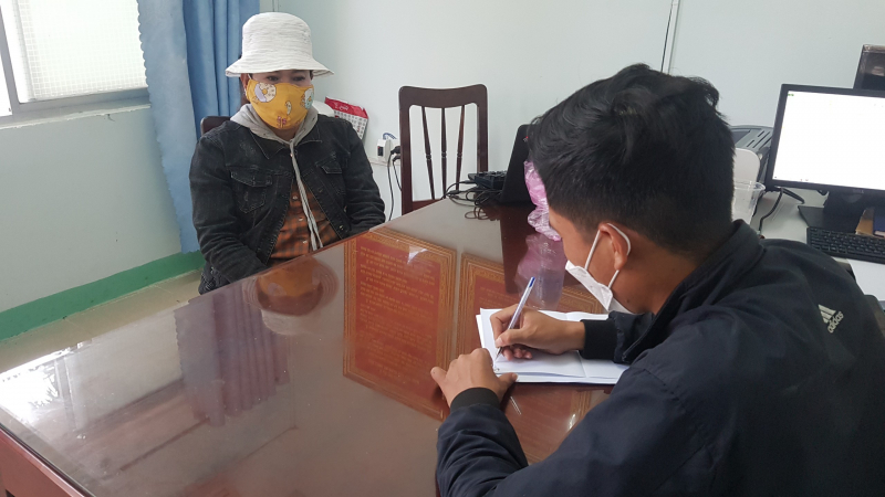 Thu nhiều hung khí khi khám xét khẩn cấp nơi ở của nhóm cho vay lãi nặng -0