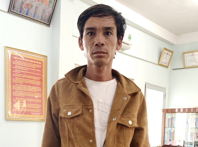 Thu nhiều hung khí khi khám xét khẩn cấp nơi ở của nhóm cho vay lãi nặng -0