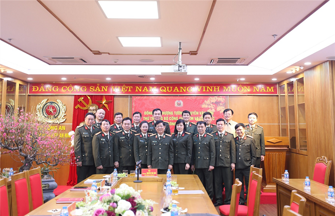 Deputy Minister Nguyen Van Son visits Security Industry Department and Hanoi Police Hospital -0