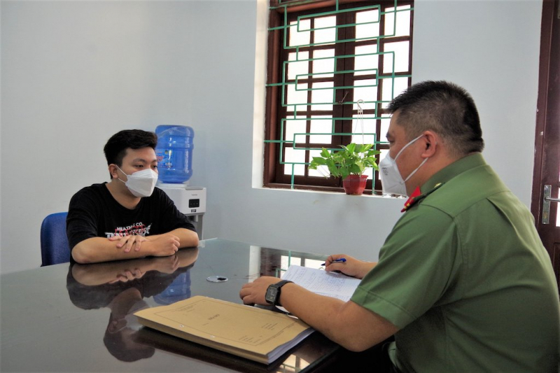 Bắt đối tượng giả danh nhân viên bảo hiểm, lừa đảo chiếm đoạt tiền của hàng loạt lao động thất nghiệp. -0