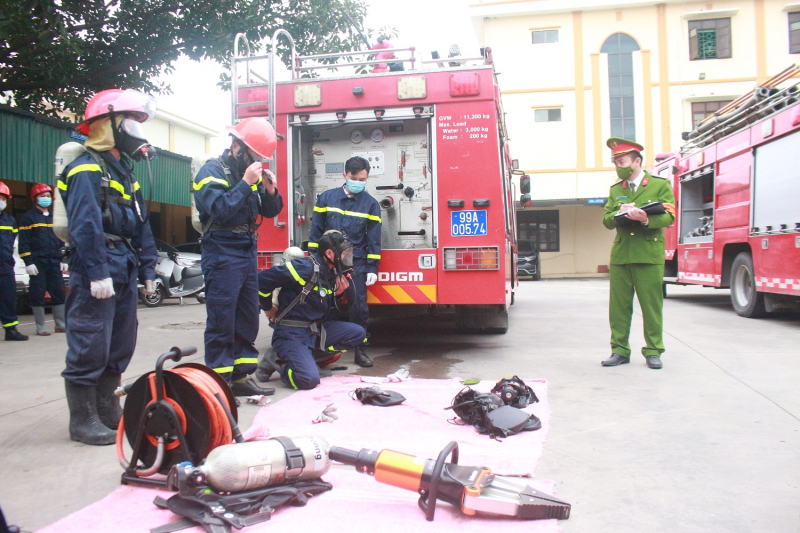 Kiểm tra công tác ứng trực sẵn sàng chiến đấu của Cảnh sát PCCC trong dịp Tết -0