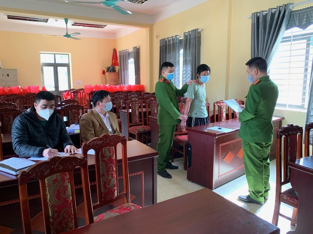 Bắt kẻ dùng dao thái chuối chém em dâu -0