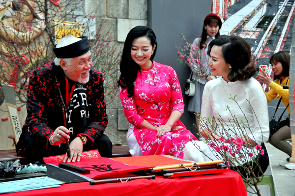 Giao thừa… “Bồng ông Phúc vào nhà”!!! -0