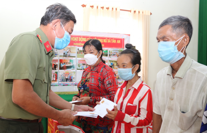 Góp chút quà Xuân với người dân Trà Vinh -0