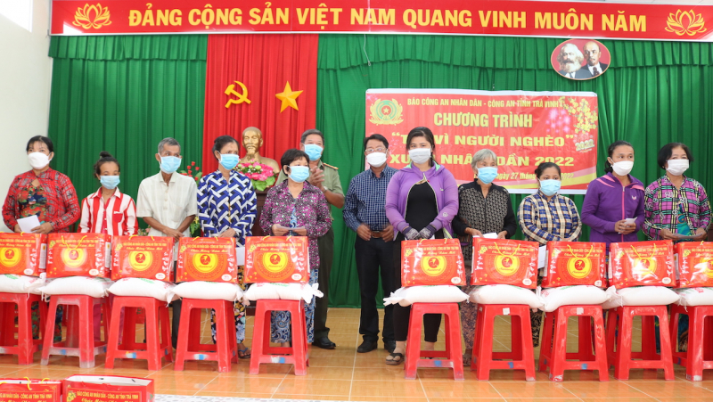 Góp chút quà Xuân với người dân Trà Vinh -0