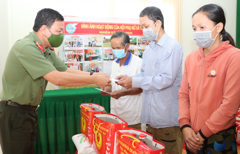 Góp chút quà Xuân với người dân Trà Vinh -0