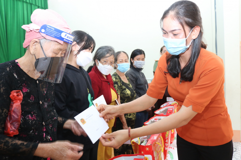 Góp chút quà Xuân với người dân Trà Vinh -0