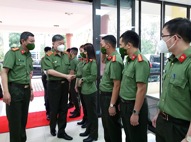Minister To Lam visits Da Nang Municipal Police Department, Hospital 199 -0