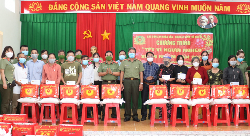 Góp chút quà Xuân với người dân Trà Vinh -0