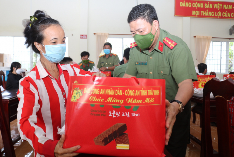 Góp chút quà Xuân với người dân Trà Vinh -0