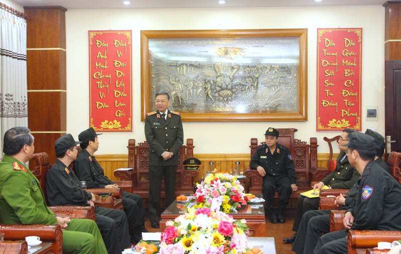 Bộ trưởng Tô Lâm thăm, động viên CBCS Trung đoàn Không quân CAND -0