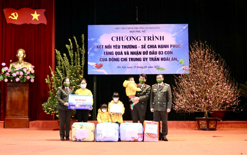 Học viện Chính trị CAND phát động chương trình “Mẹ đỡ đầu” hỗ trợ cán bộ có hoàn cảnh khó khăn -0