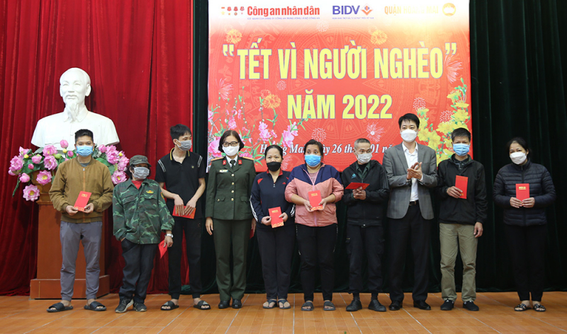 Ấm lòng bệnh nhân nặng và người dân khó khăn -0