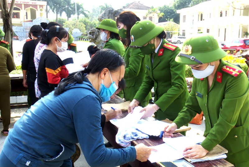 Trại giam Ninh Khánh công bố quyết định giảm án, tha tù đợt Tết Nguyên đán -0