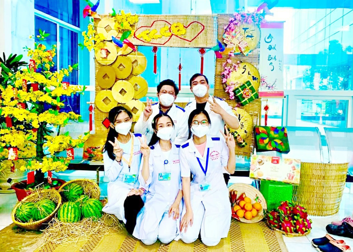 Mùa xuân của những đứa trẻ nghèo khó -0