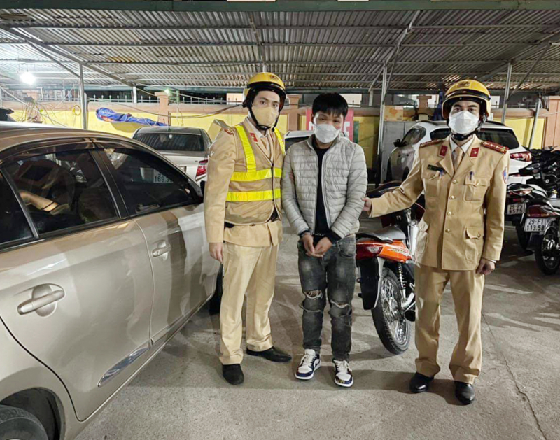 Đi cướp giật ngày cuối năm thì gặp CSGT tuần tra -0