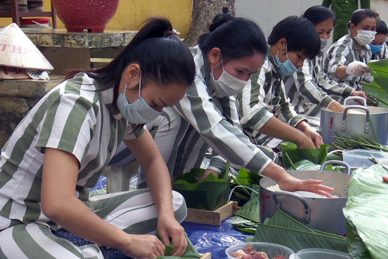 Trại giam Ninh Khánh công bố quyết định giảm án, tha tù đợt Tết Nguyên đán -1