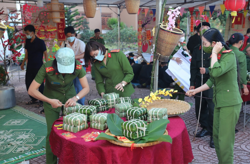 Sôi nổi Hội thi nấu bánh chưng, Xuân yêu thương- Xuân Nhâm Dần 2022 của Công an Đắk Nông -1