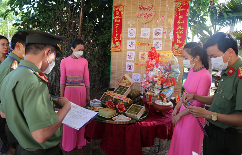 Sôi nổi Hội thi nấu bánh chưng, Xuân yêu thương- Xuân Nhâm Dần 2022 của Công an Đắk Nông -3