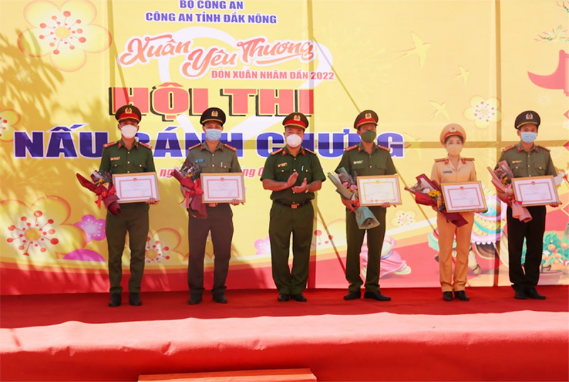 Sôi nổi Hội thi nấu bánh chưng, Xuân yêu thương- Xuân Nhâm Dần 2022 của Công an Đắk Nông -0