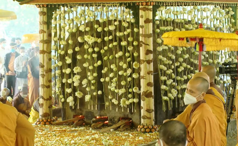 Hàng ngàn tăng ni, phật tử thương xót tiễn đưa Thiền sư Thích Nhất Hạnh -0