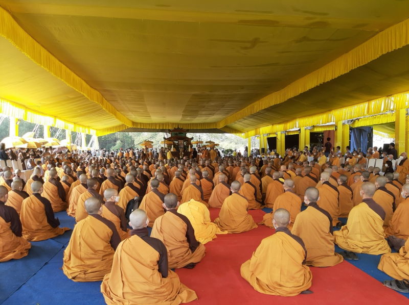 Hàng ngàn tăng ni, phật tử thương xót tiễn đưa Thiền sư Thích Nhất Hạnh -0