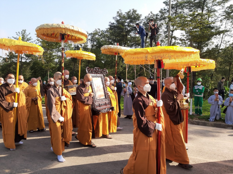 Hàng ngàn tăng ni, phật tử thương xót tiễn đưa Thiền sư Thích Nhất Hạnh -0