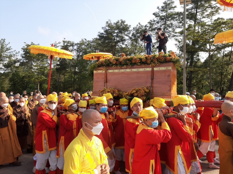 Hàng ngàn tăng ni, phật tử thương xót tiễn đưa Thiền sư Thích Nhất Hạnh -0
