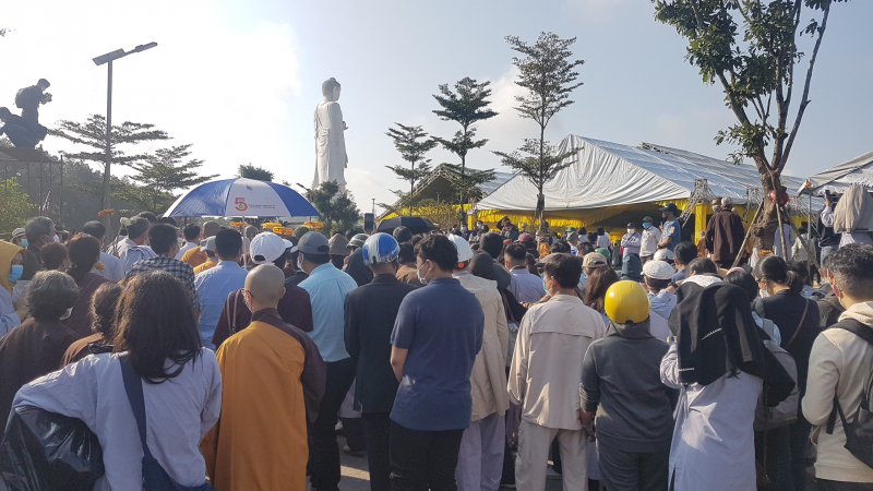 Hàng ngàn tăng ni, phật tử thương xót tiễn đưa Thiền sư Thích Nhất Hạnh -0