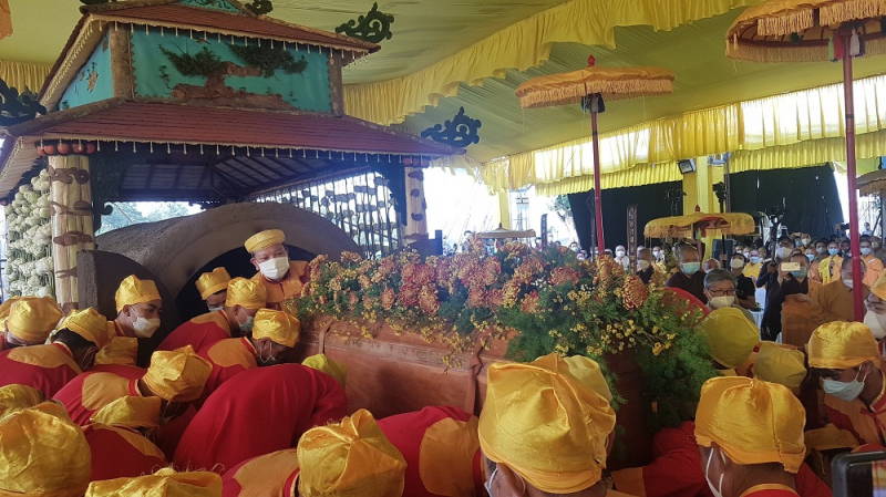 Hàng ngàn tăng ni, phật tử thương xót tiễn đưa Thiền sư Thích Nhất Hạnh -0