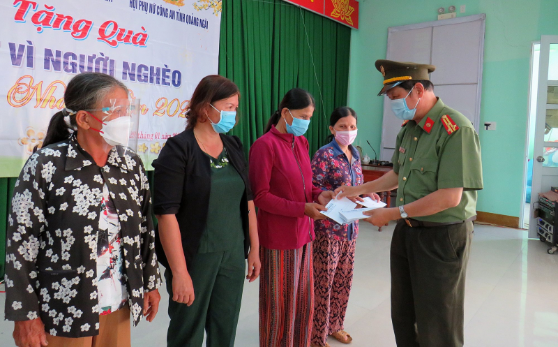 Chương trình “Tết vì người nghèo” đến với người dân tỉnh Quảng Ngãi -0