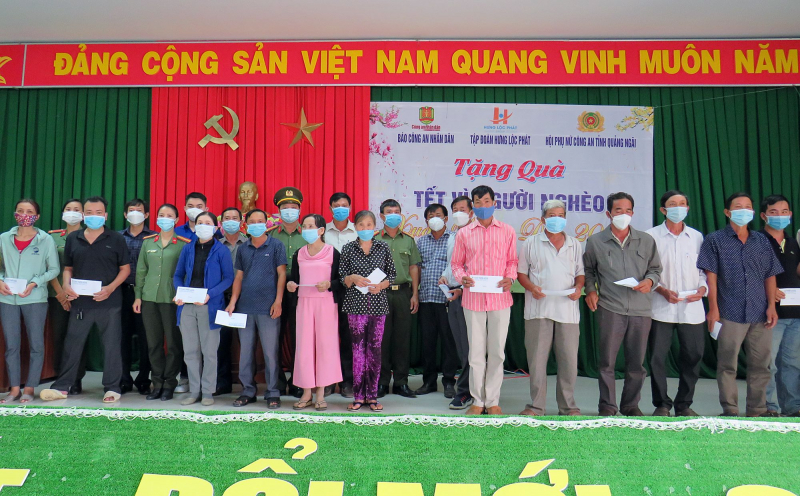 Chương trình “Tết vì người nghèo” đến với người dân tỉnh Quảng Ngãi -0