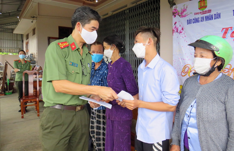 Chương trình “Tết vì người nghèo” đến với người dân tỉnh Quảng Ngãi -0