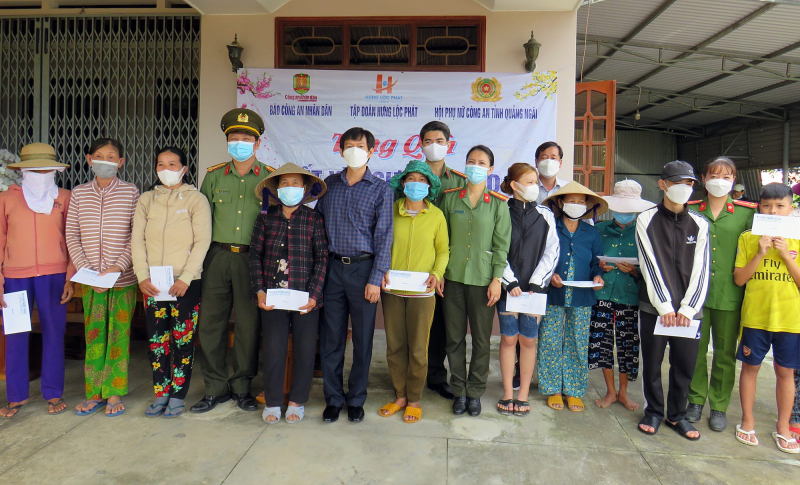 Chương trình “Tết vì người nghèo” đến với người dân tỉnh Quảng Ngãi -0