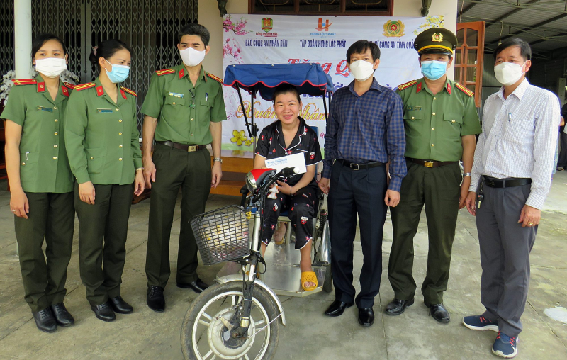 Chương trình “Tết vì người nghèo” đến với người dân tỉnh Quảng Ngãi -0