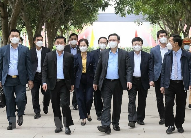 Chủ tịch Quốc hội dâng hương tưởng niệm Bác Hồ tại Nghệ An -0