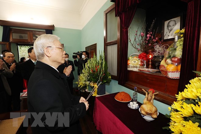 Tổng Bí thư dâng hương tưởng niệm Chủ tịch Hồ Chí Minh tại Nhà 67 -1