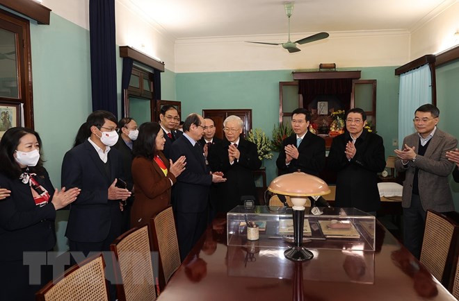 Tổng Bí thư dâng hương tưởng niệm Chủ tịch Hồ Chí Minh tại Nhà 67 -0