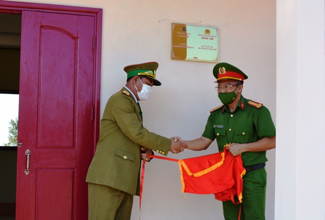 Khánh thành trụ sở làm việc cho Công an các bản thuộc tỉnh Xê Kông -0