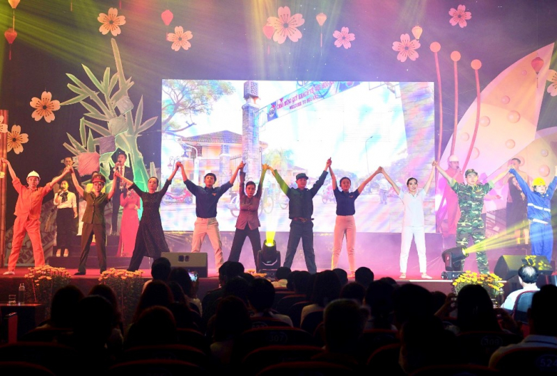 Du khách tấp nập tìm đến Hội An để du xuân những ngày đầu năm mới -2