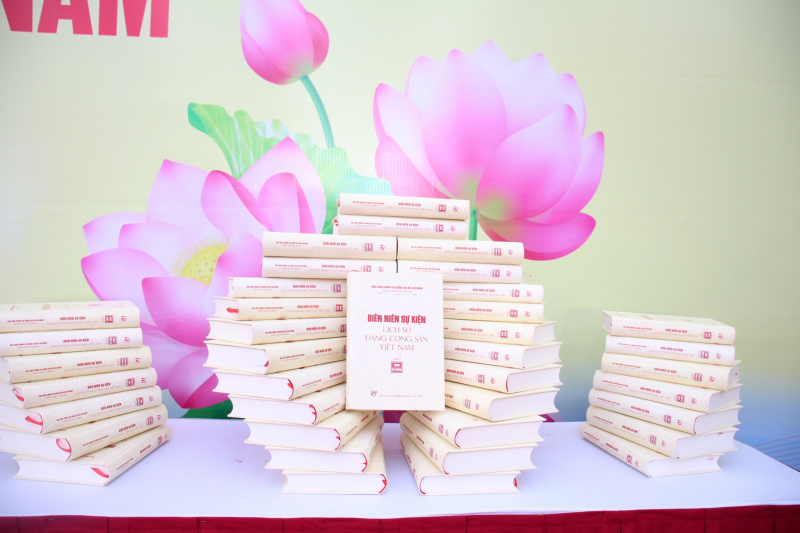 Toạ đàm, công bố bộ sách “Biên niên sự kiện Lịch sử Đảng Cộng sản Việt Nam” -0