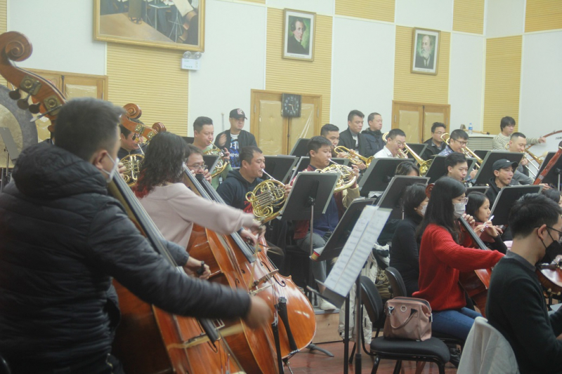 Nghệ sĩ vượt mưa lạnh, chạy chương trình hoà nhạc chào xuân “New Year Concert 2022” -2