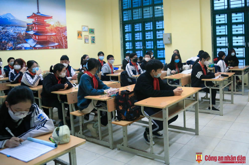 Học sinh Hà Nội háo hức trở lại trường sau nhiều tháng học online -0