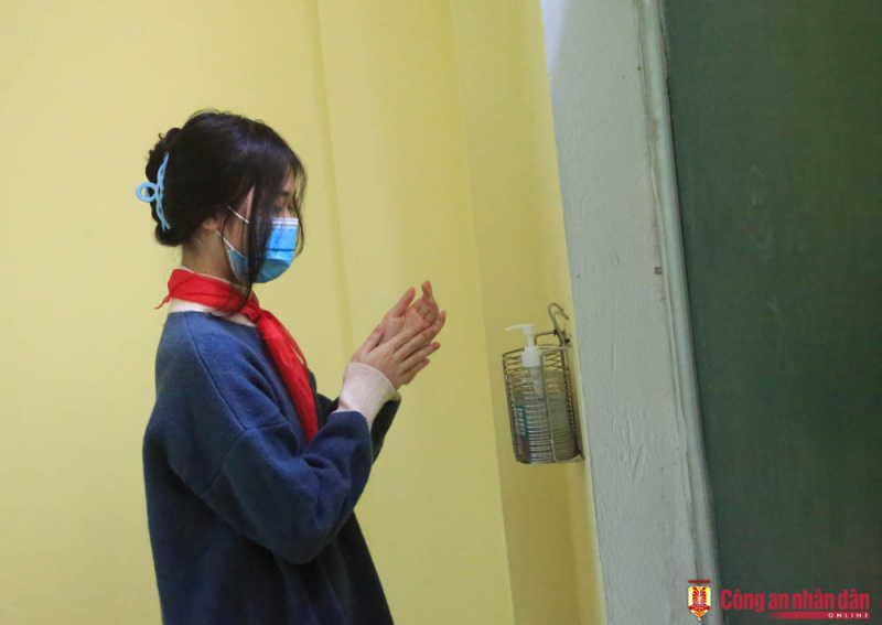 Học sinh Hà Nội háo hức trở lại trường sau nhiều tháng học online -0