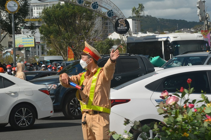Tết sẻ chia của người Đà Lạt với du khách gần xa -0