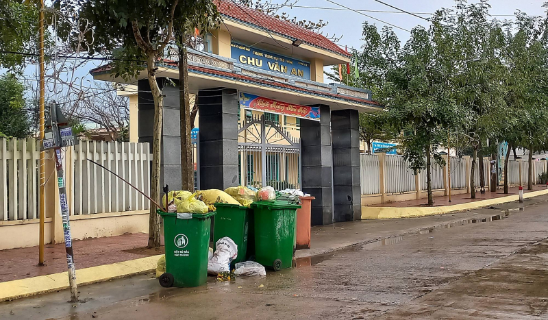 Quảng Nam: Rác thải sinh hoạt chất thành đống sau Tết -0