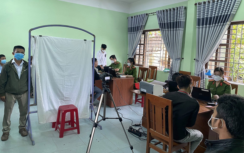 Công an Quảng Nam tăng ca giải quyết thủ tục hành chính cho người dân, doanh nghiệp sau Tết -0