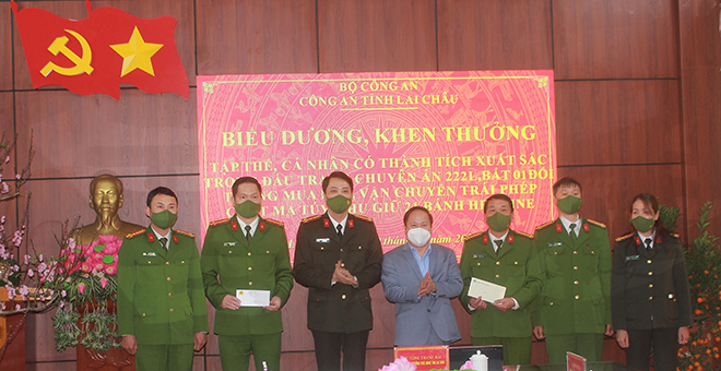 Bắt đối tượng vận chuyển 21 bánh heroin -0