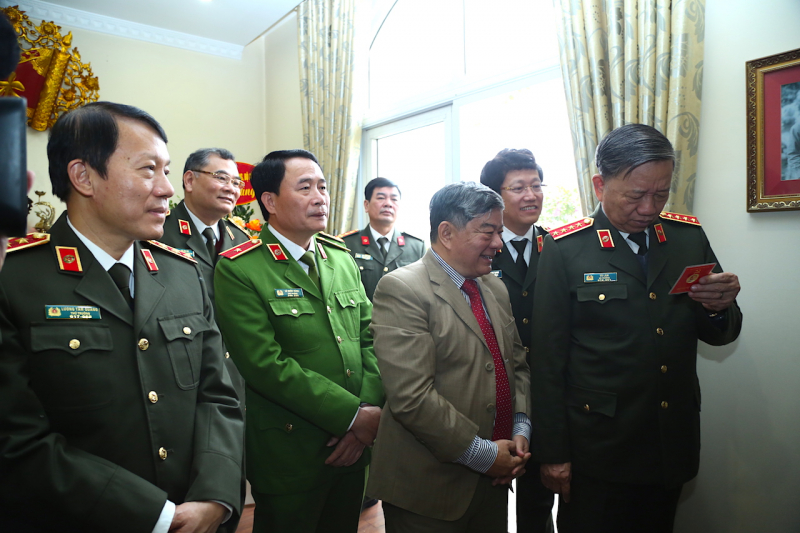 Đảng ủy Công an Trung ương, Bộ Công an thắp hương tưởng niệm đồng chí Trần Quyết -1