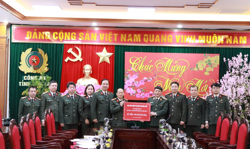 Học viện chính trị CAND trao tặng 500 triệu đồng xây dựng 10 căn nhà tình nghĩa -0